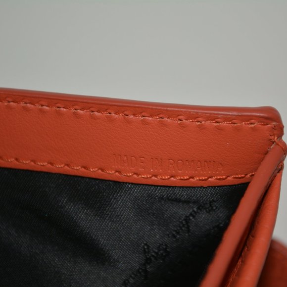 NWT BURBERRY  SOFT LEATHER LAKESIDE BI - FOLD WALLET - Picture 9 of 9